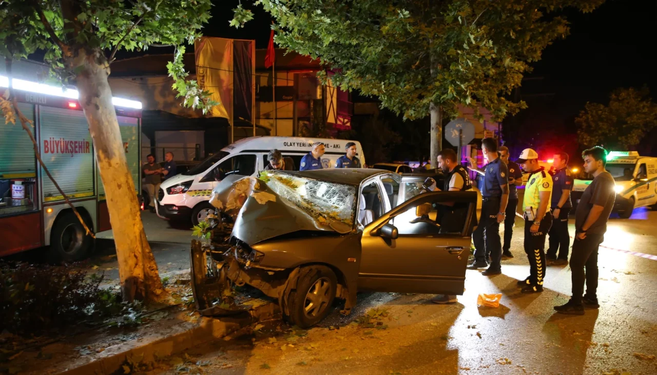 Denizli'de feci kaza 2 genç hayatını kaybetti