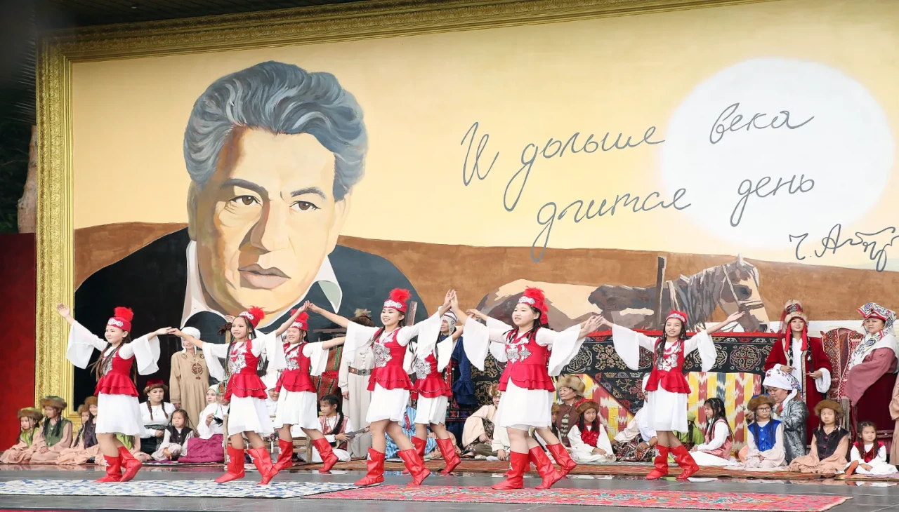 Kırgızistan'da "1. Dünya Geleneksel Kültür ve Müzik Festivali" başladı