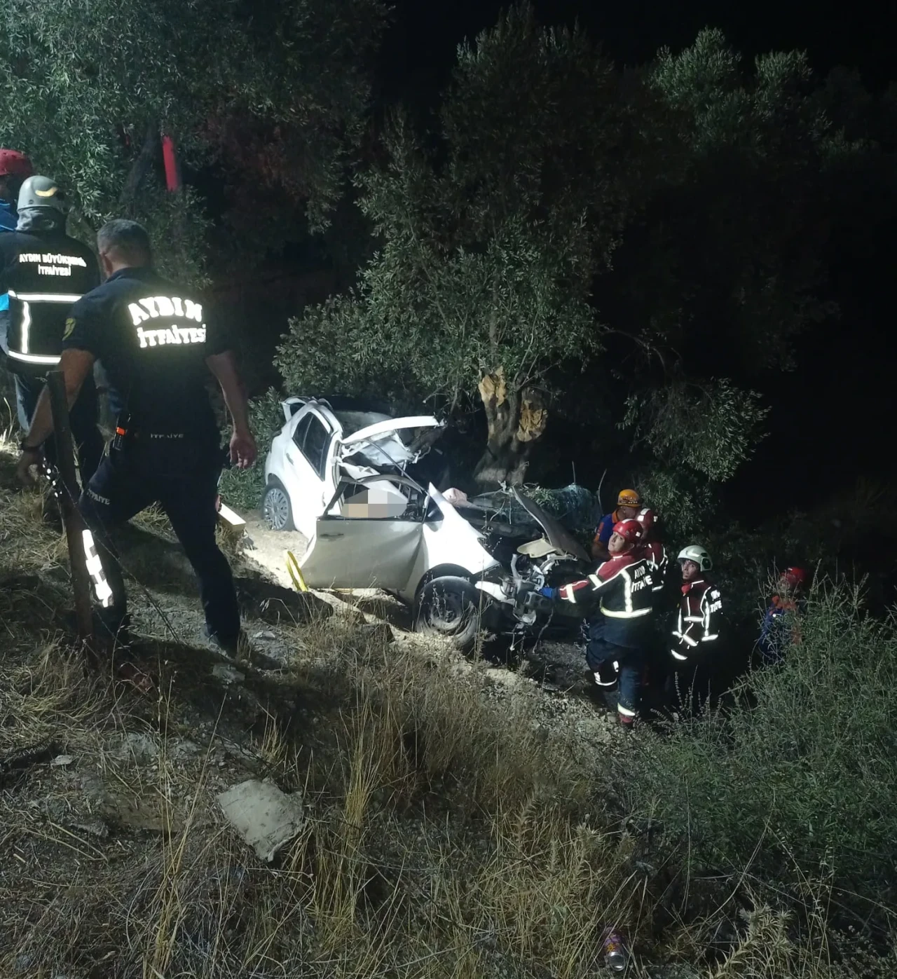 Aydın'da feci kaza: 2 ölü 1 çocuk yaralı