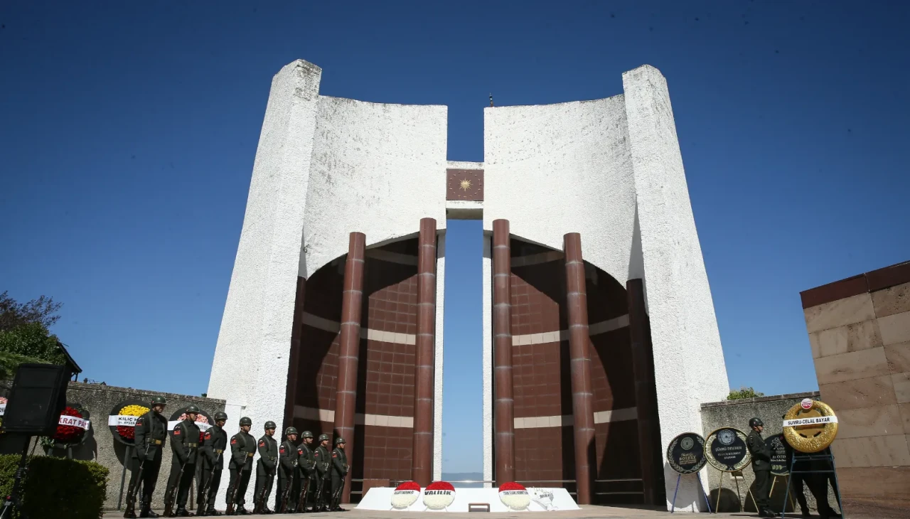 Celal Bayar vefatının 39. yılında Gemlik'te kabri başında anıldı