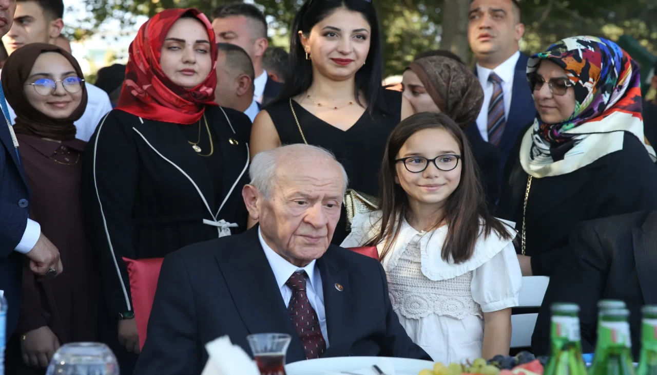 Bahçeli, Ahlat'ta Malazgirt Zaferi etkinliklerinde partililerle buluştu