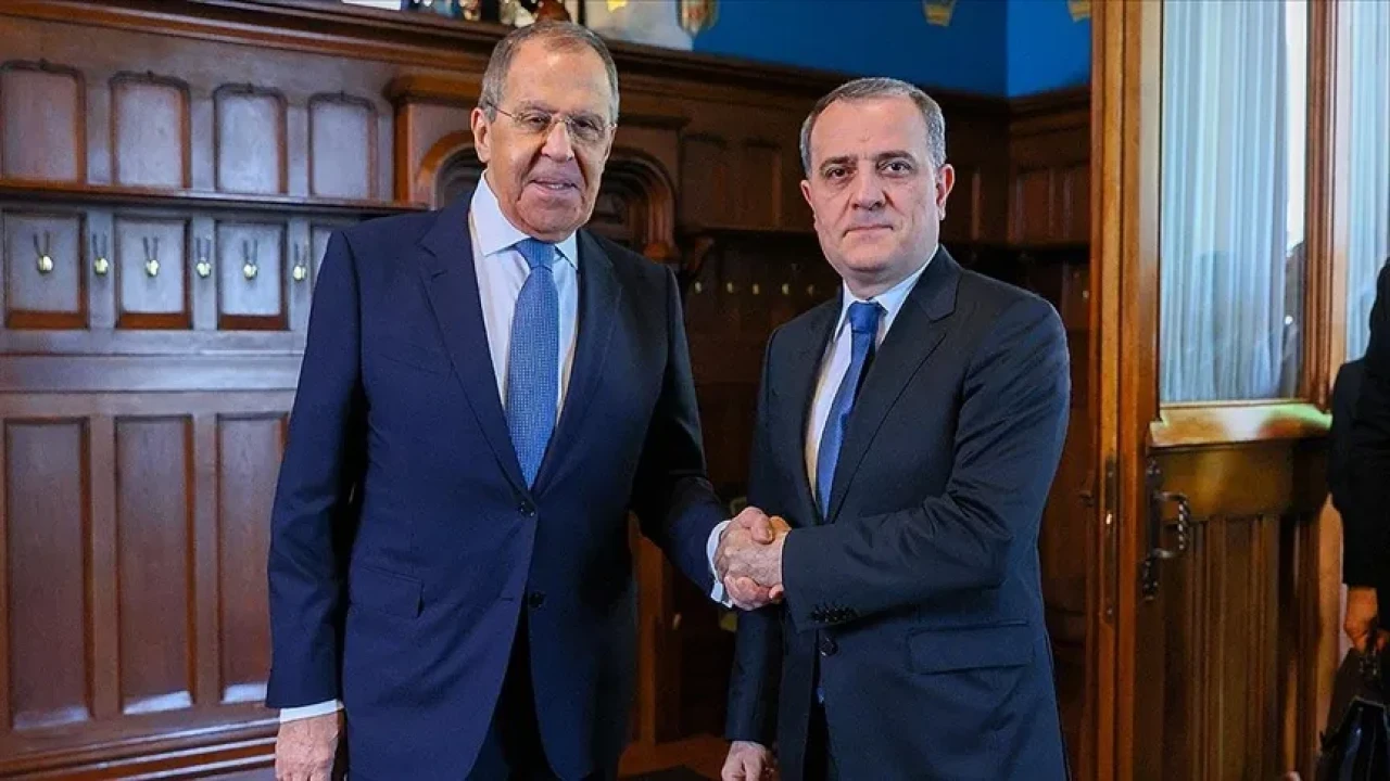 Rusya ve Azerbaycan Dışişleri Bakanları telefonla görüştü