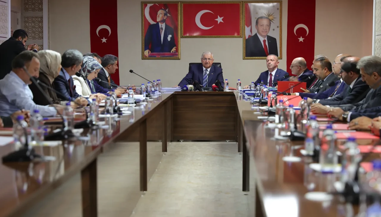 Hakkari'de Terörsüz Türkiye Vurgusu: Bakan Güler'den Yatırım ve Refah Müjdesi