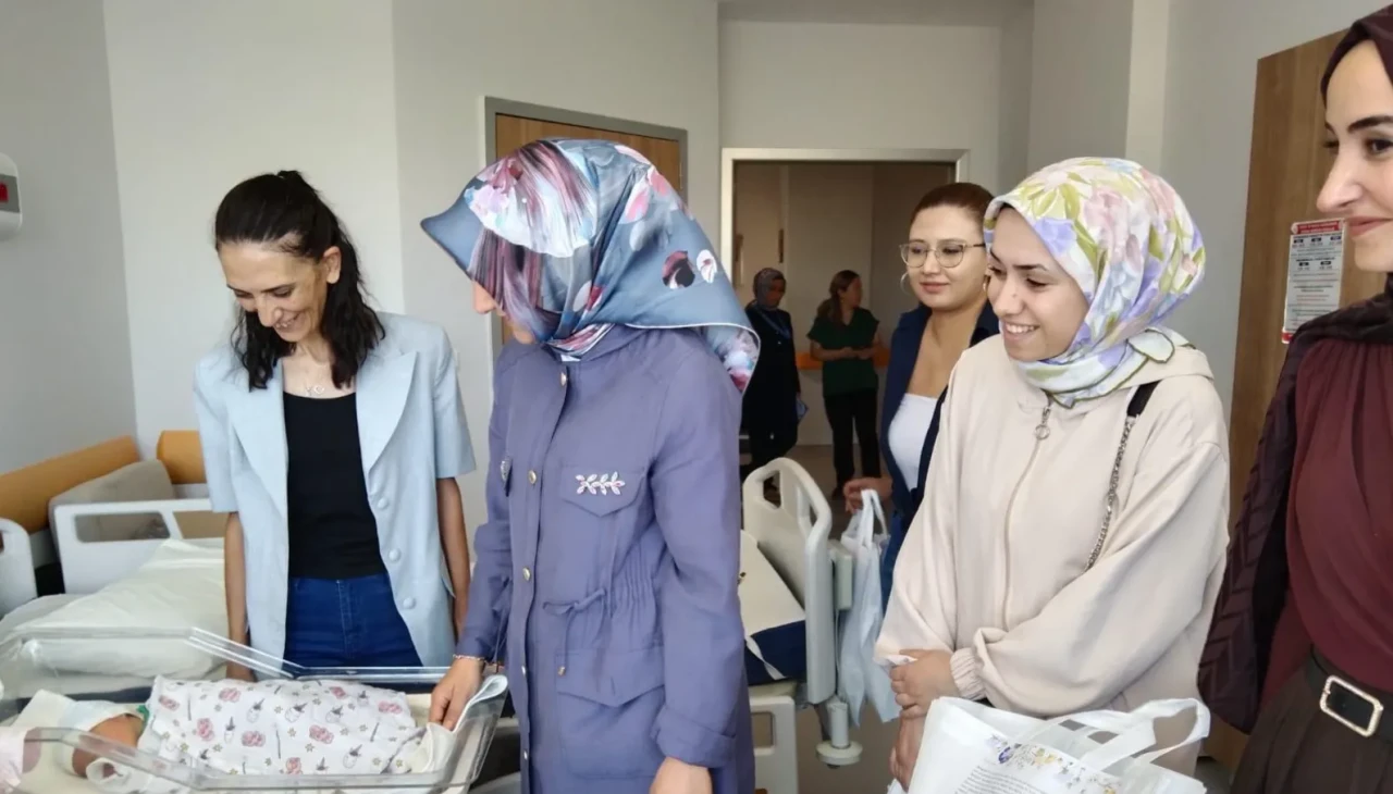 Dünya Emzirme Haftası'nda AK Parti Kadın Kolları'ndan annelere özel destek ziyareti