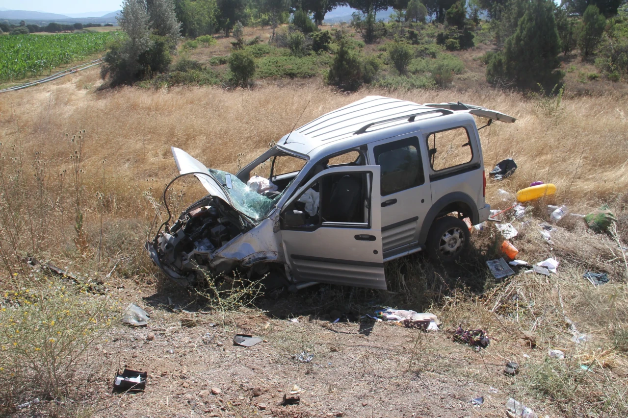 Son dakika! Konya Beyşehir’de hafif ticari araç beton direğe çarptı; 5 yaralı