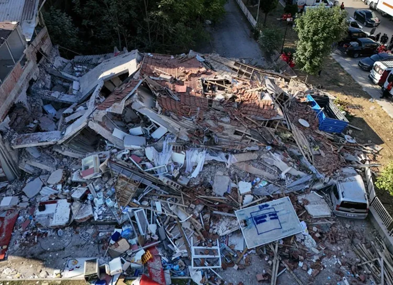 Sındırgı'daki deprem bölgesi dronla görüntülendi
