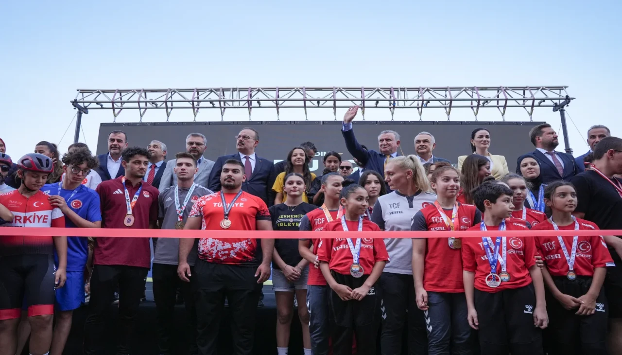 Türkiye Spor Altyapısında Devrim: Bakan Bak, Aydın'da yeni tesislerin açılışını yaptı