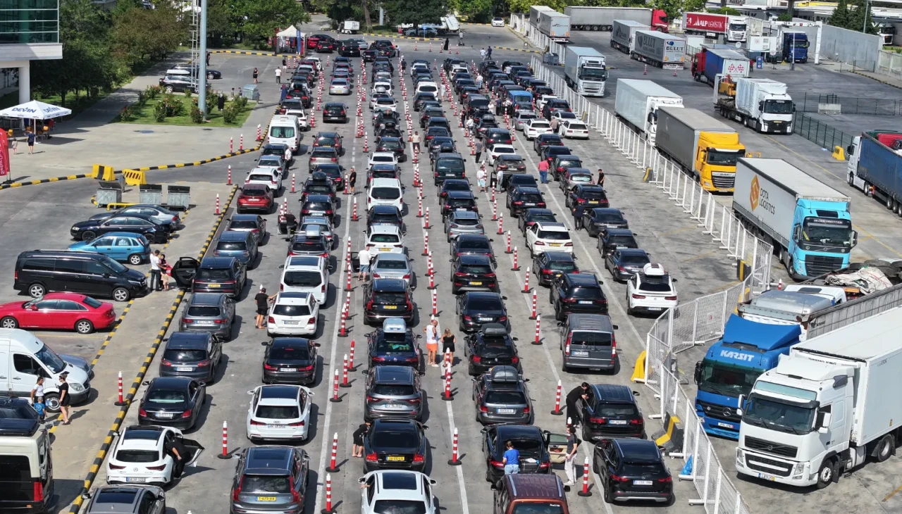Gurbetçilerin Türkiye'den dönüşünde hüzünlü veda anları