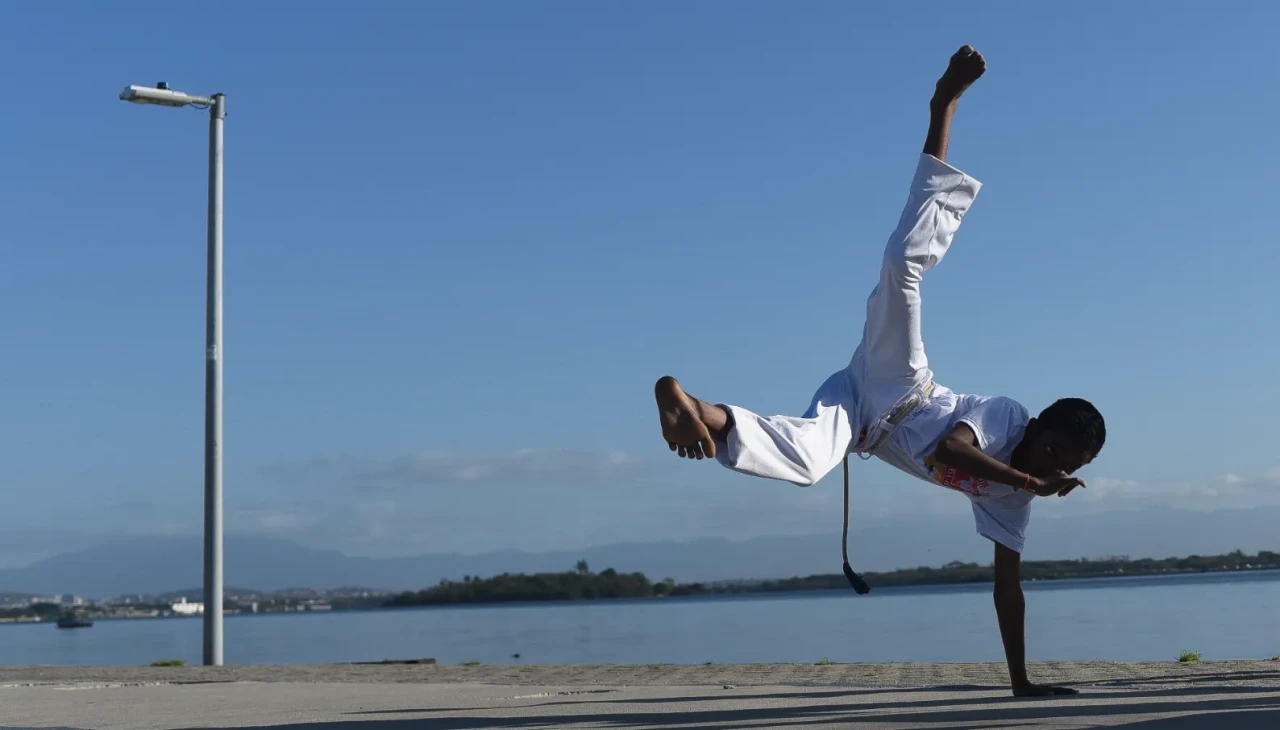 Rio Favelalarında Capoeira: Gençlerin geleceğini inşa eden gelenek