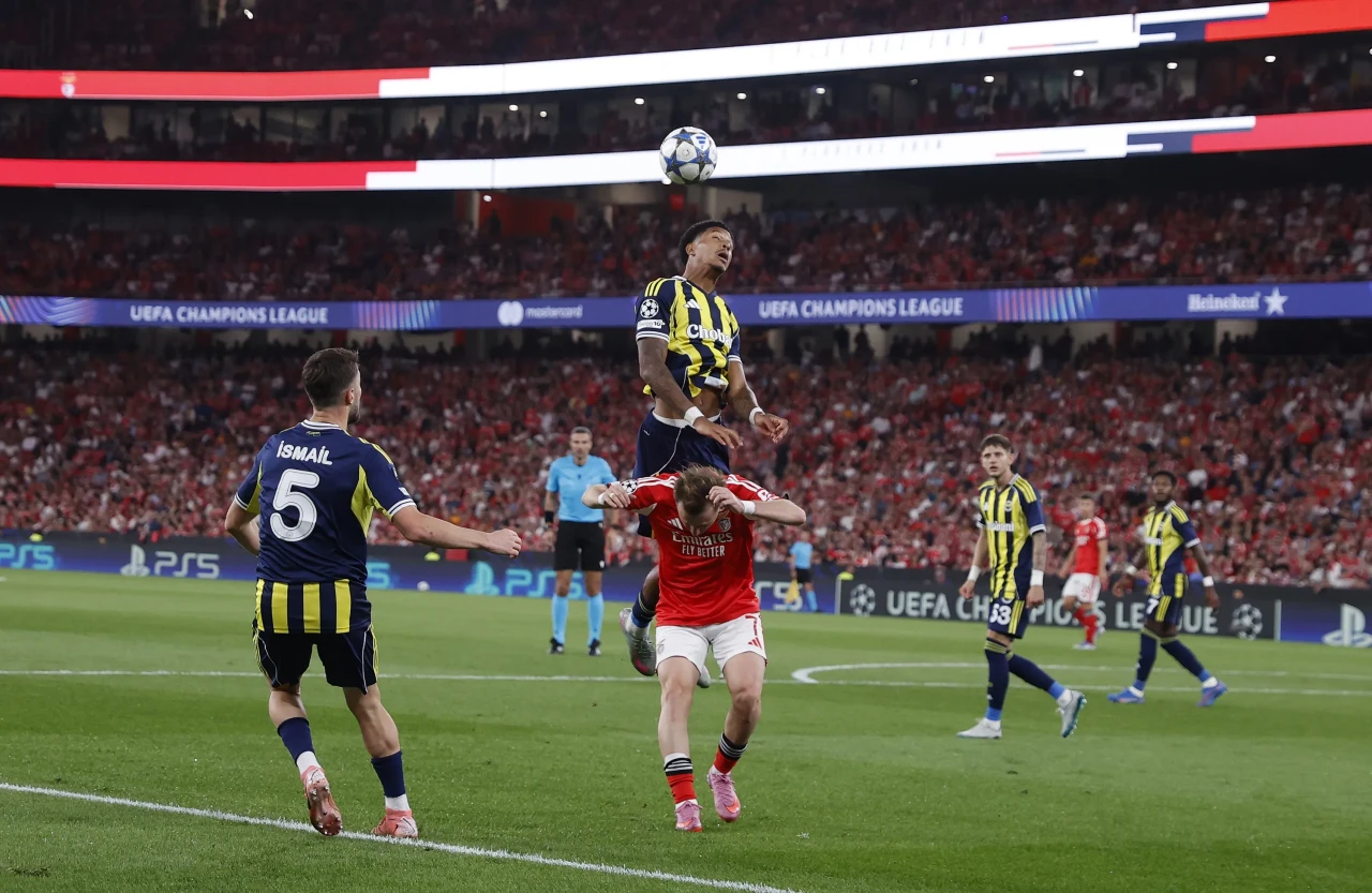 Fenerbahçe, UEFA Şampiyonlar Ligi play-off rövanşında Benfica'ya 1-0 mağlup olarak elendi