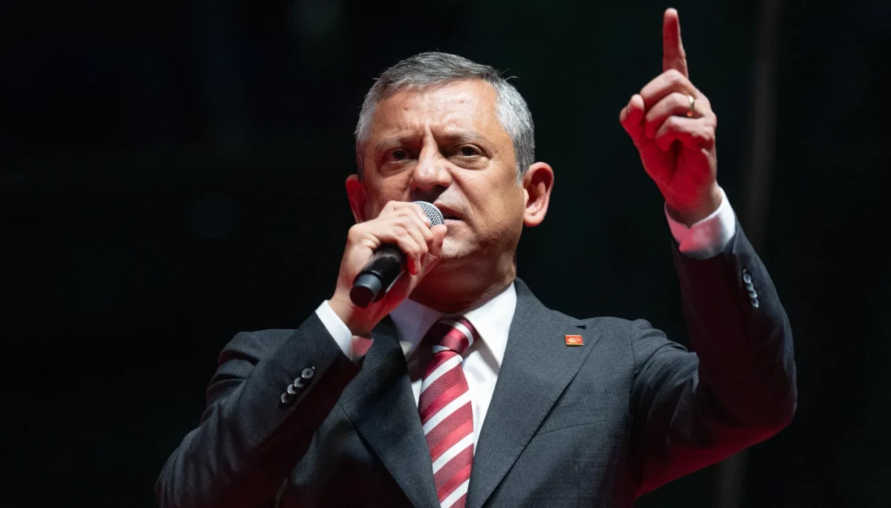 CHP Genel Başkanı Özel'den kayyum kararına sert tepki: Mahcup olacaksınız