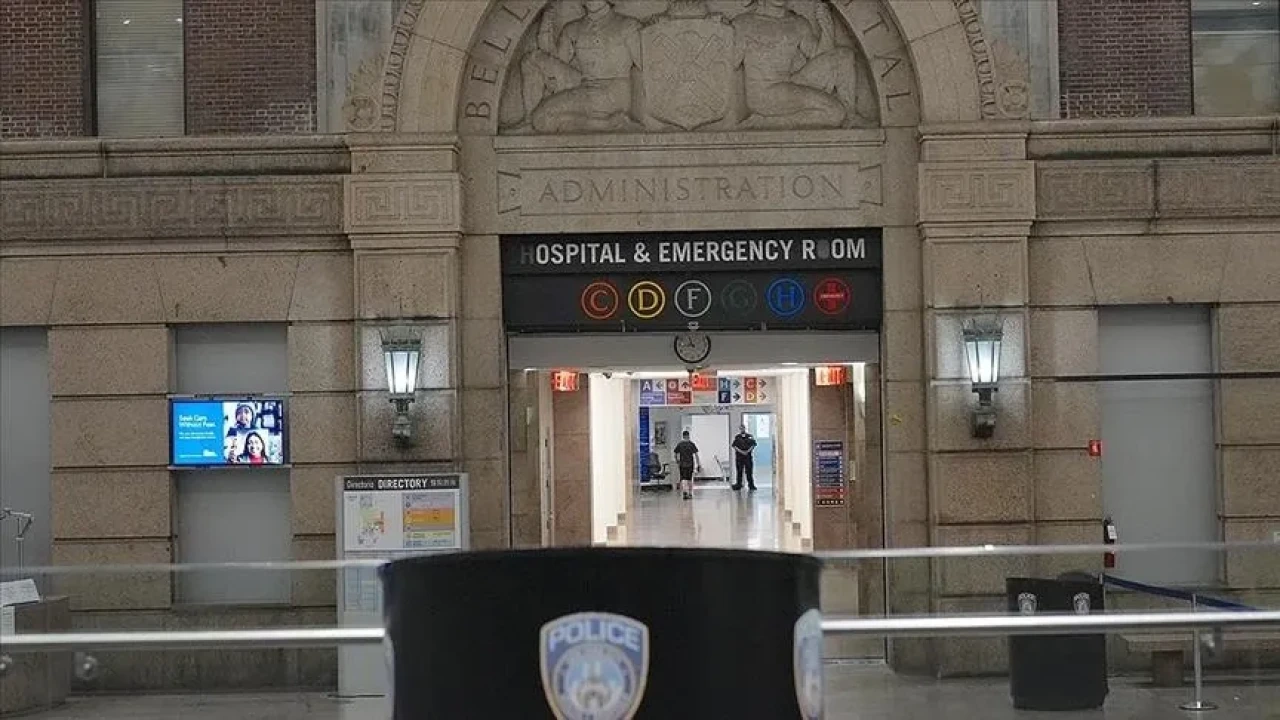 Türk bisiklet taksi sürücüsü gözaltında fenalaştı... Musa Çetin hastanede yaşamını yitirdi