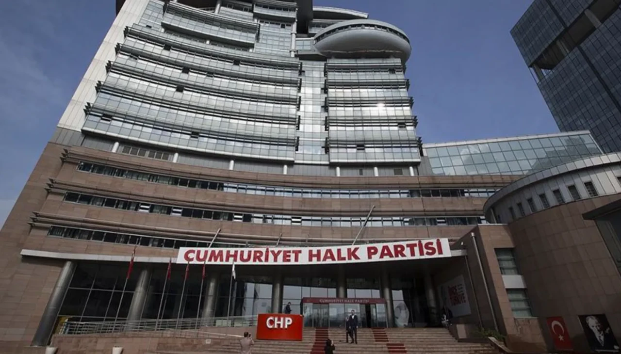 CHP İstanbul İl Yönetimi Mahkeme Kararıyla Görevden Alındı