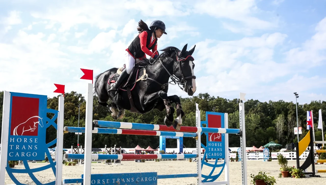 Türk Biniciler Balkan Şampiyonası'nda gövde gösterisi yaptı