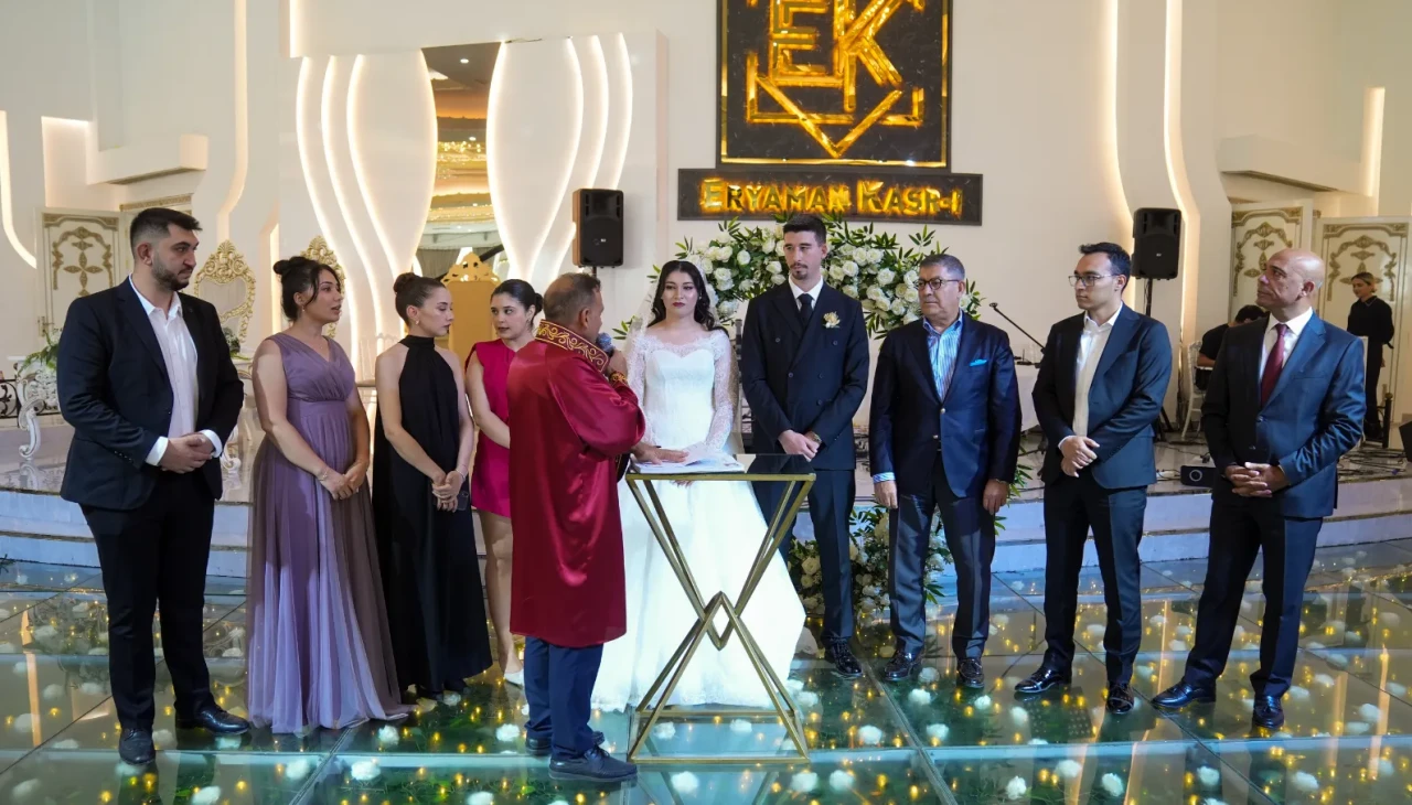 Kırşehir'de yeni evlenecek çiftlere yüzde 15 indirim ve altın hediyesi