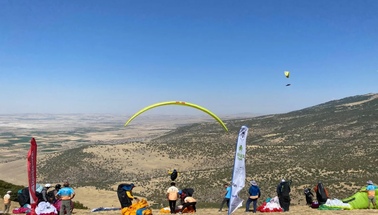 Türkiye Yamaç Paraşütü Mesafe Yarışması Konya’da başladı