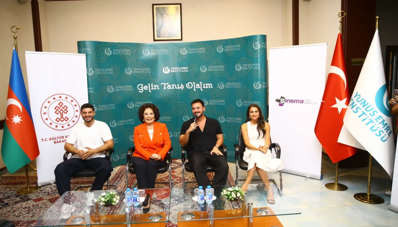 Türk sinema oyuncuları Azerbaycan’da öğrencilerle buluştu