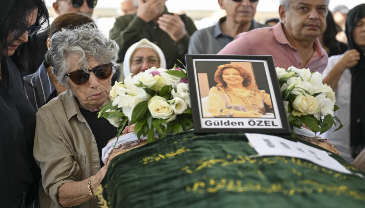 Gülden Özel'e veda: TRT spikerinin cenaze töreni duygusal anlara sahne oldu