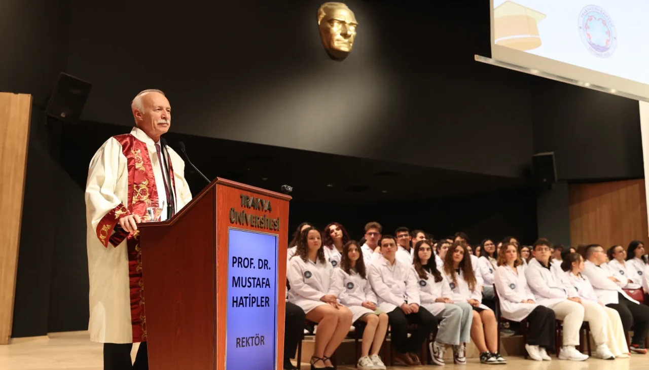 Edirne'de Tıp Fakültesi öğrencileri beyaz önlüklerini giydi