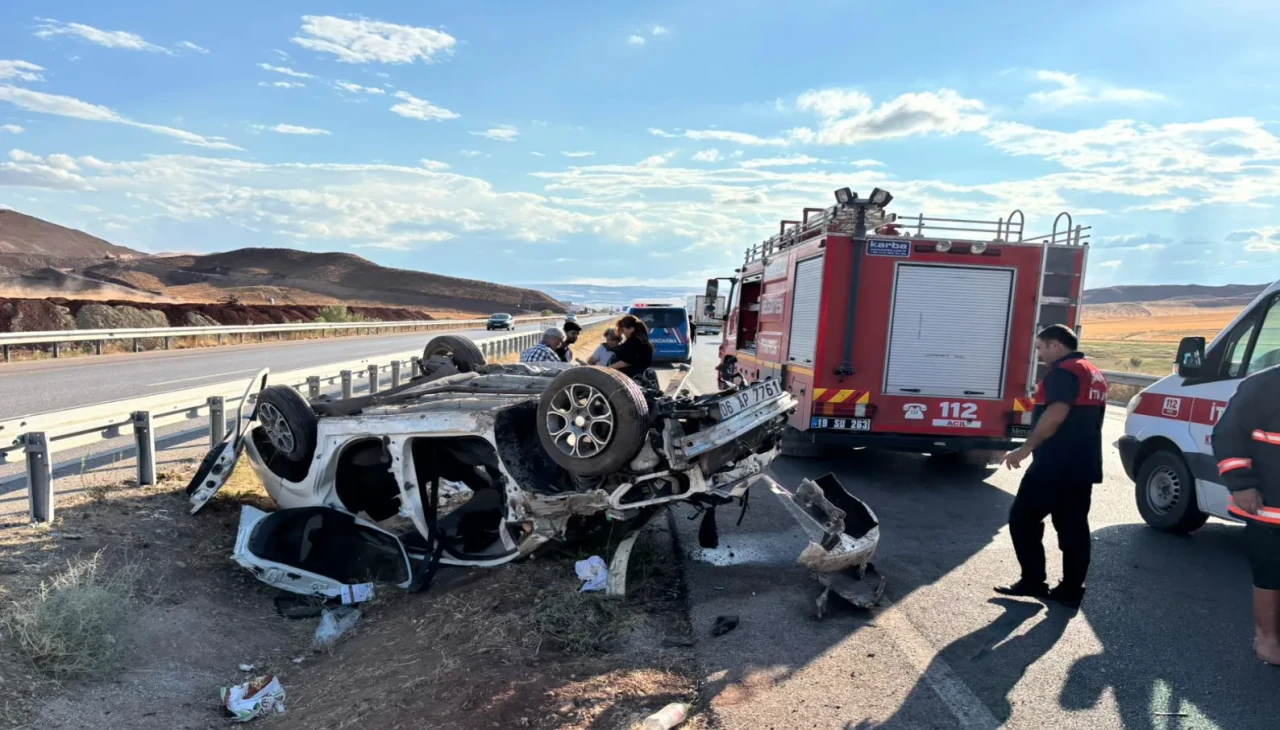 Çorum'da trafik kazası: Otomobil devrildi 2'si ağır 3 yaralı