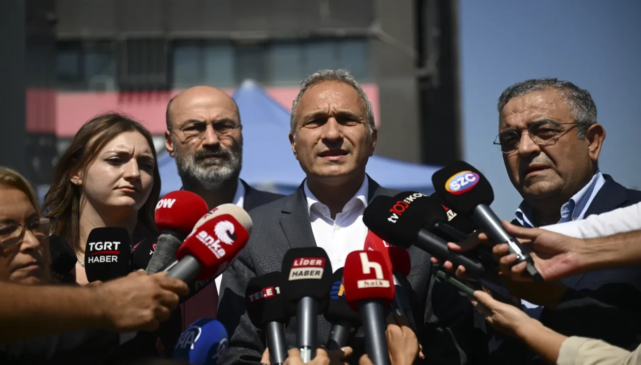 CHP İstanbul İl Başkanlığı'nın Adresi Değişti: Sarıyer Yerine Bahçelievler