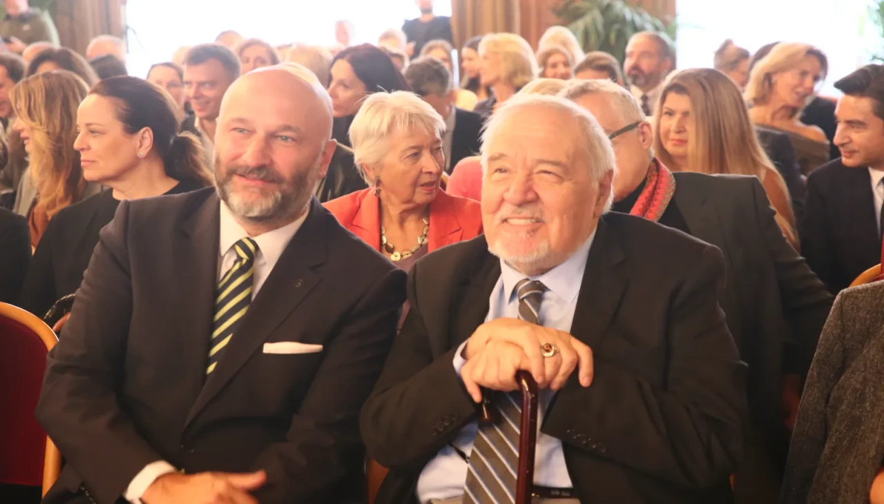 Atıl Kutoğlu'na Viyana'dan Gümüş Onur Madalyası: Anadolu motiflerinin gücü