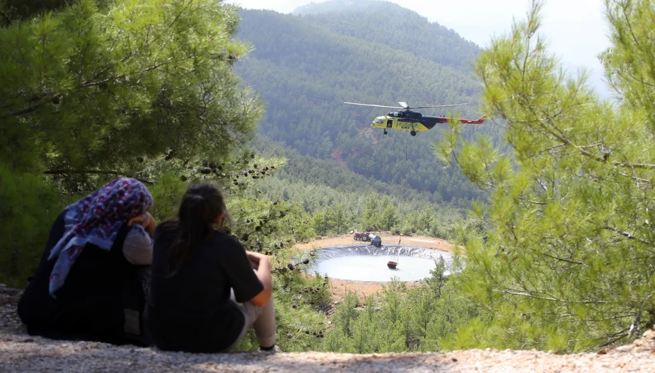 Muğla'daki Orman Yangını İkinci Gününde: 612 Kişi tahliye edildi