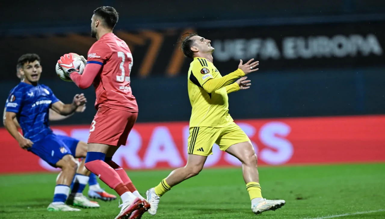 Fenerbahçe, UEFA Avrupa Ligi'nde Dinamo Zagreb'e 3-1 mağlup oldu