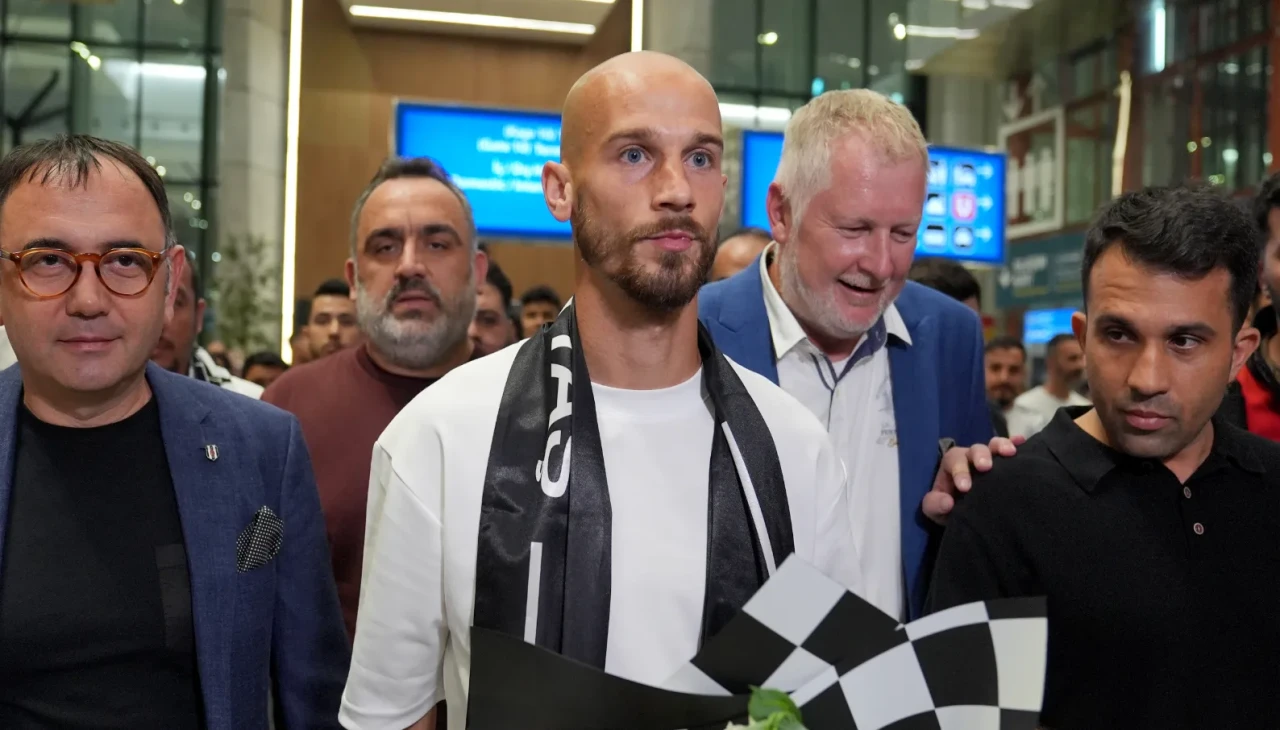 Vaclav Cerny, Beşiktaş için İstanbul'a geldi: Taraftarlar sevgi gösterisinde bulundu