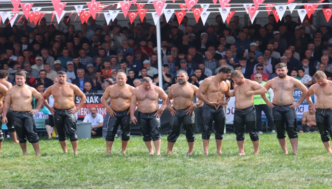 Çorum'da 14 yıl aradan sonra yağlı pehlivan güreşleri yeniden yapıldı