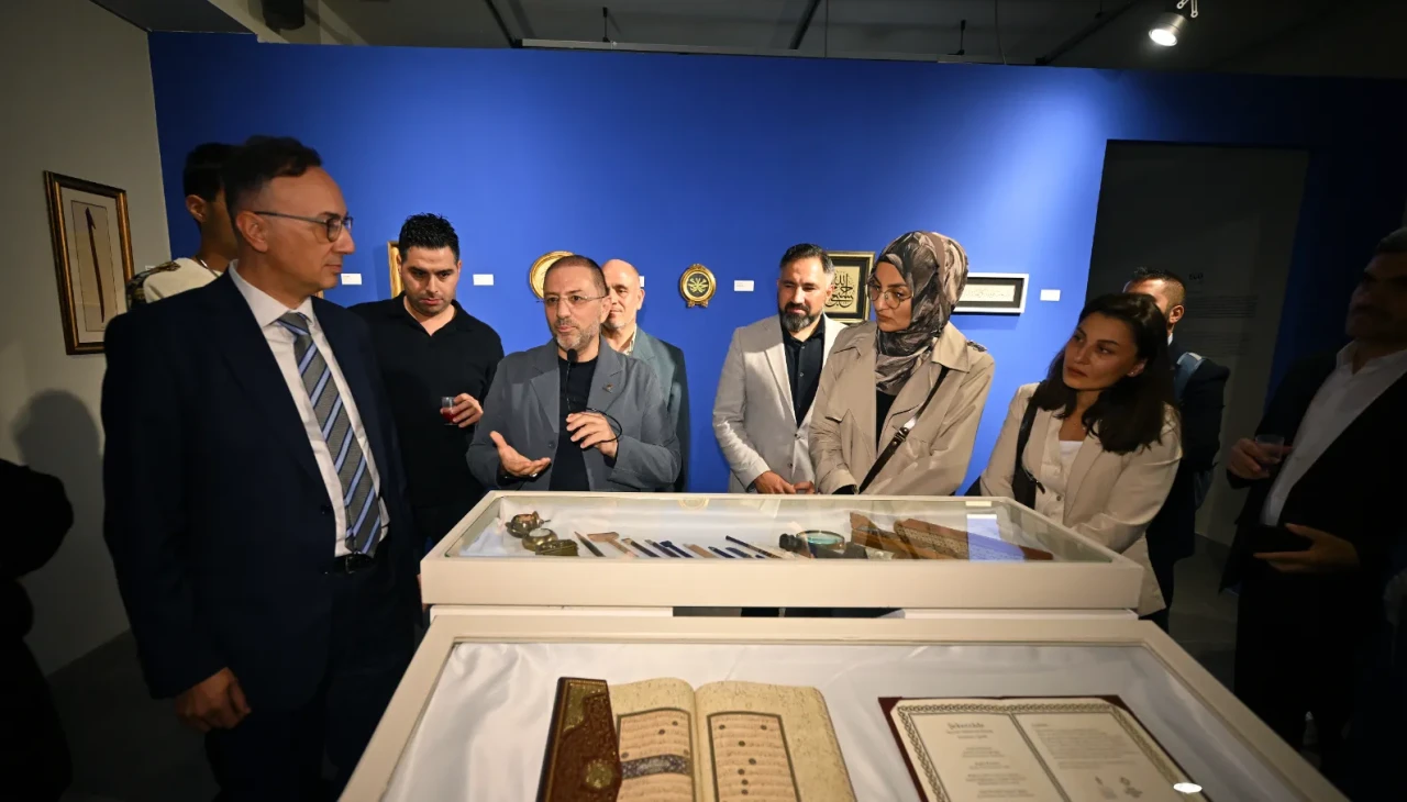 Belçika'da Ahmet Özhan ile açılan İslam sanatları sergisi içsel yolculukları keşfetmeye davet ediyor