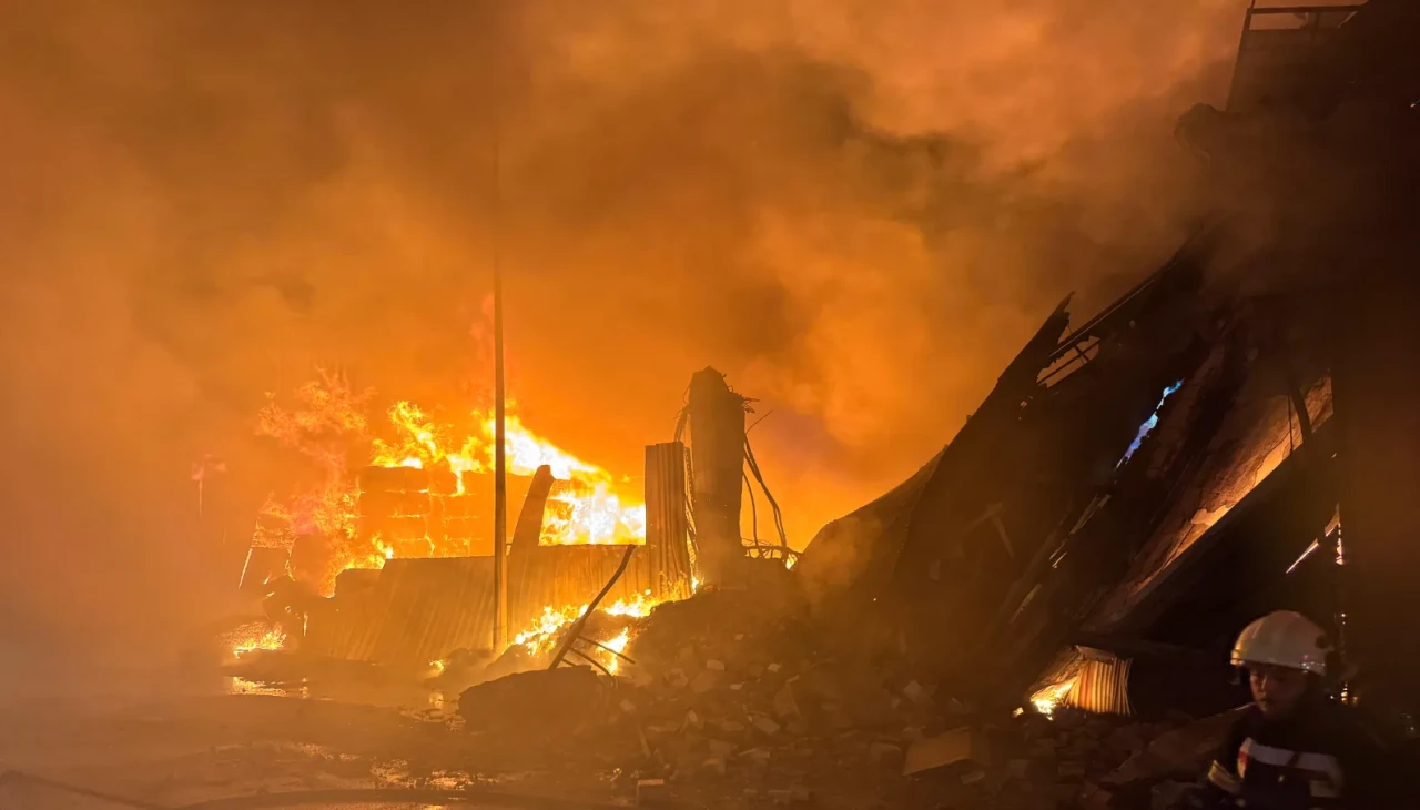 Uşak'ta tekstil fabrikasında yangın: İki yaralı