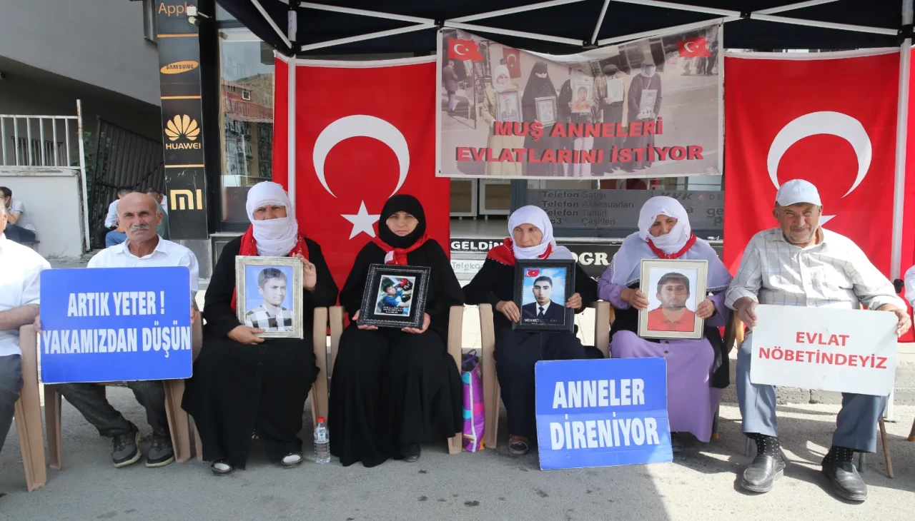 Muş'ta çocuklarını bekleyen aileler eylemlerine devam ediyor: "Evlatlarımız gelsin!"