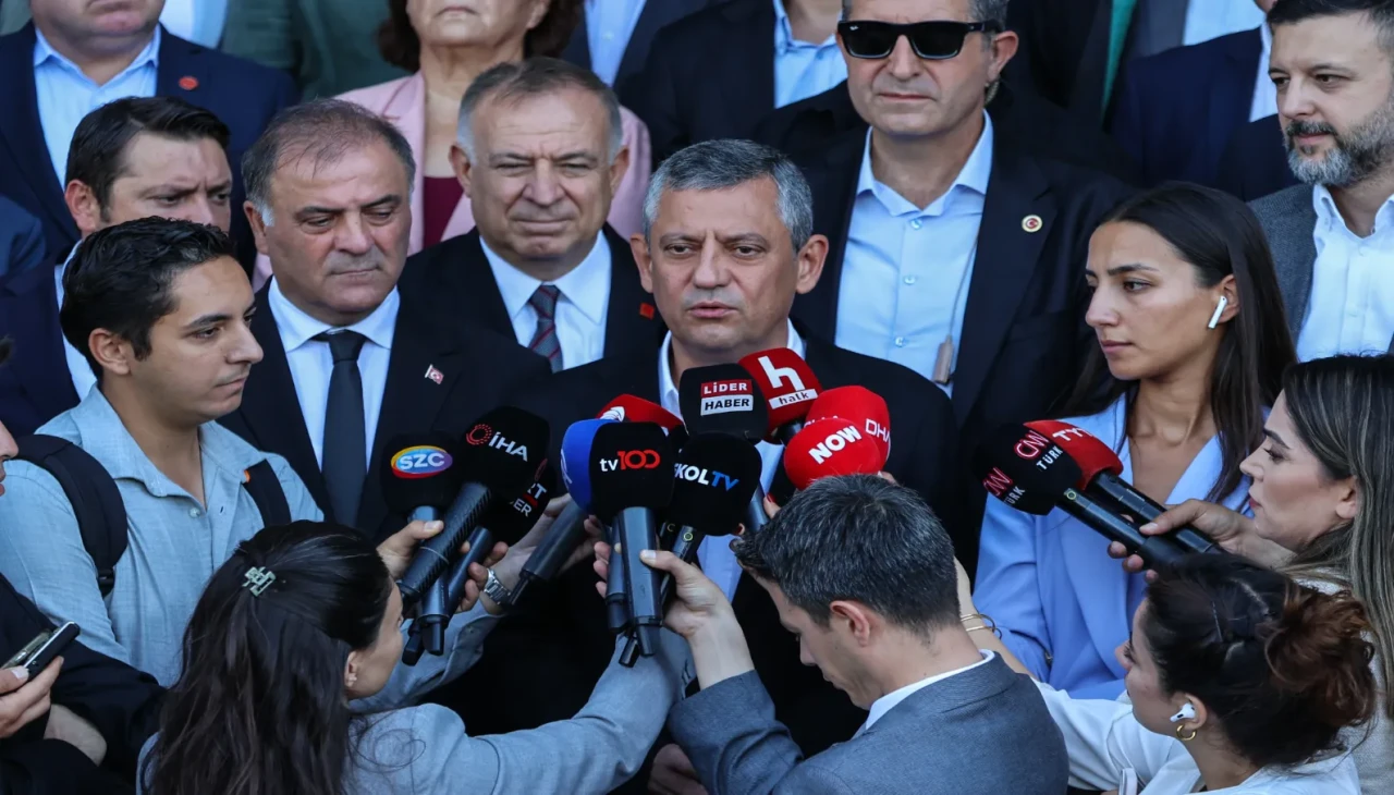 Özgür Özel’den İstanbul Adliyesi önündeki dava ve gündeme dair sert açıklamalar