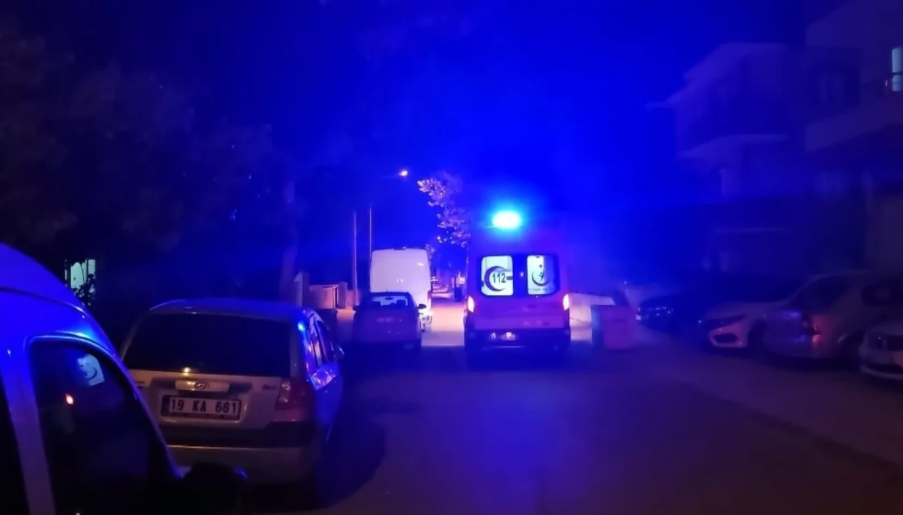 Çorum'da sokak kavgasında bıçaklı saldırı: Bir genç ağır yaralı