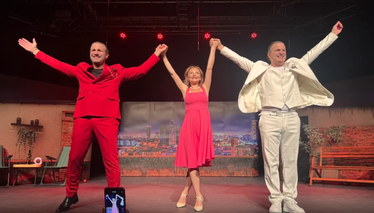 Gani Müjde'nin yeni oyunu "Aynı Çatı Altında" turneye hazır