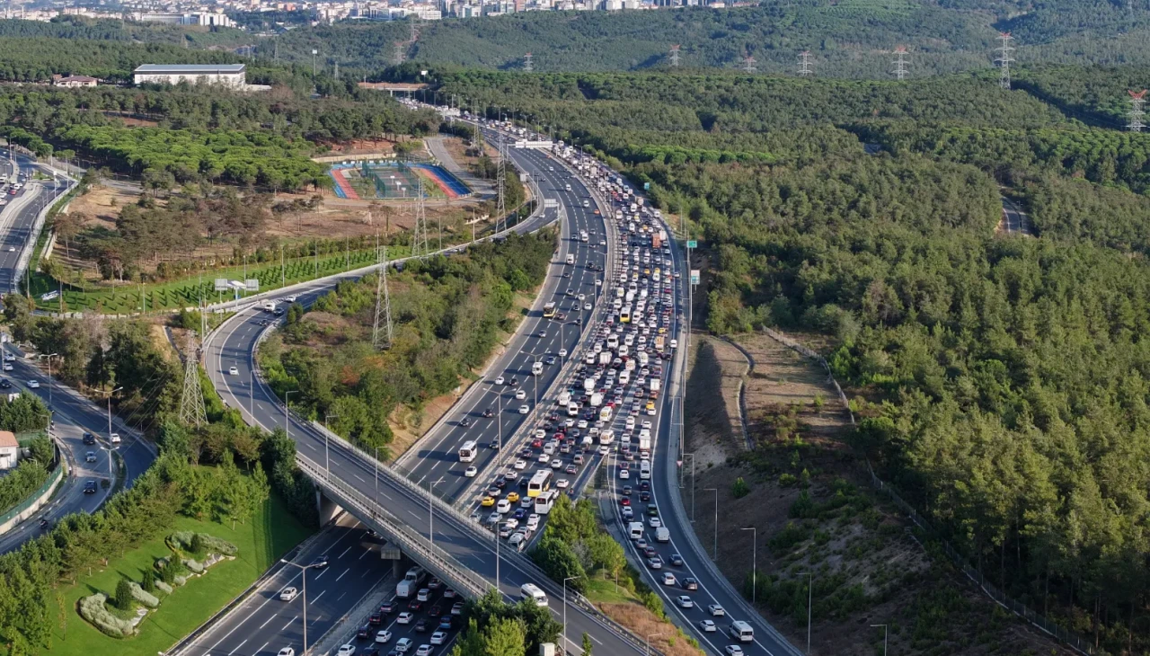 İstanbul'da pazartesi sendromu: Trafik yoğunluğu yüzde 80'e ulaştı