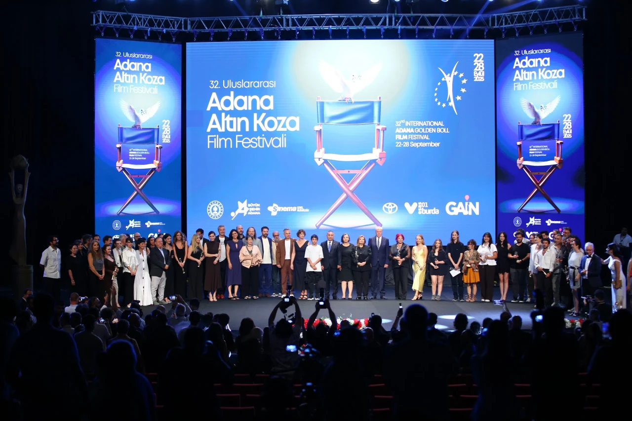 Adana Altın Koza Film Festivali'nde ödüller sahiplerini buldu: Pelin Esmer'in filmi üç ödül birden kazandı