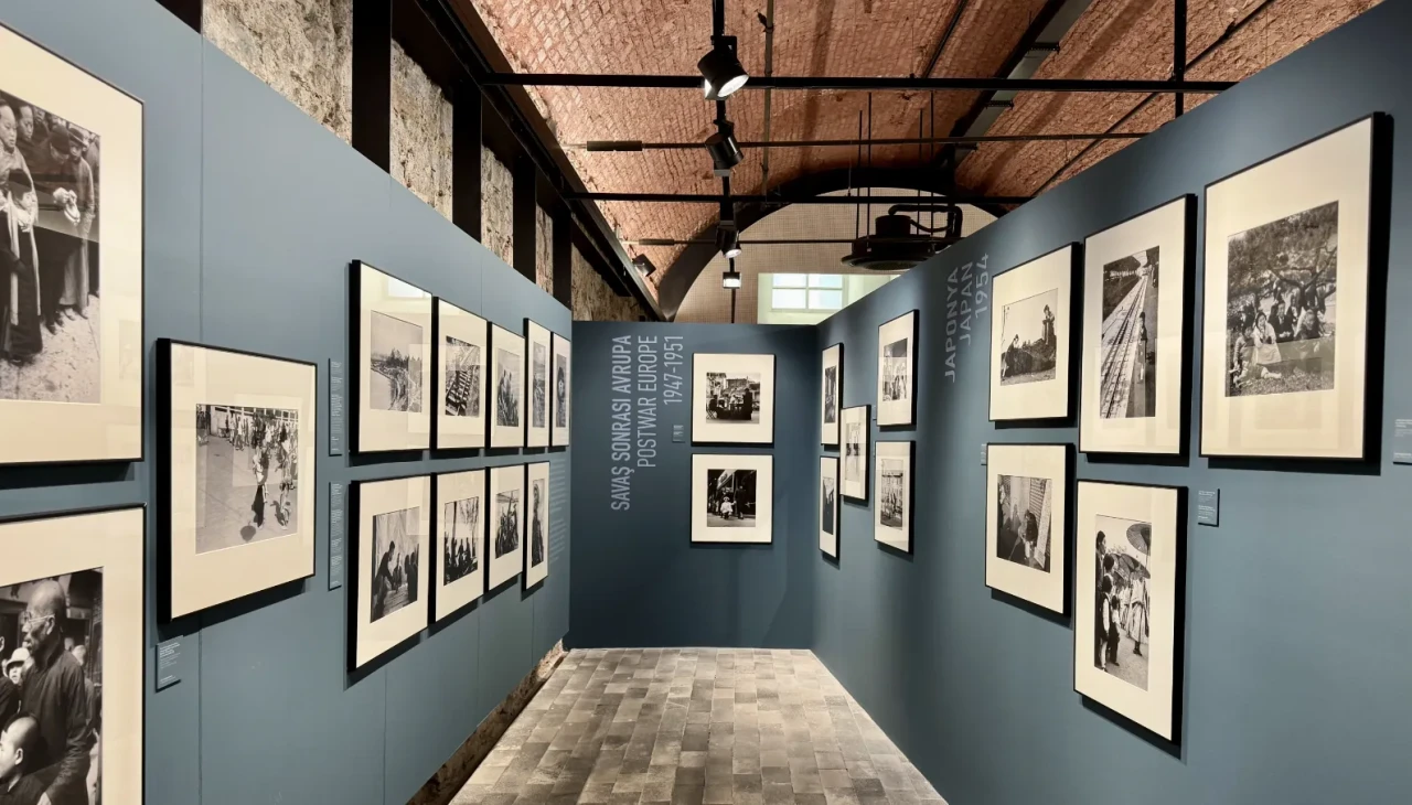 Ünlü fotoğrafçı Robert Capa'nın eserleri Ara Güler Müzesi'nde sanatseverlerle buluştu