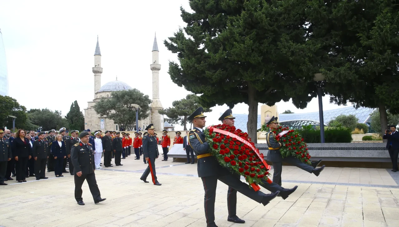 Bakü'nün kurtuluşunun 107. yıl dönümünde Türk Şehitliği'nde anma töreni
