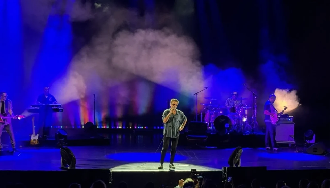 Teoman, İstanbul'da unutulmaz bir konserle hayranlarıyla buluştu