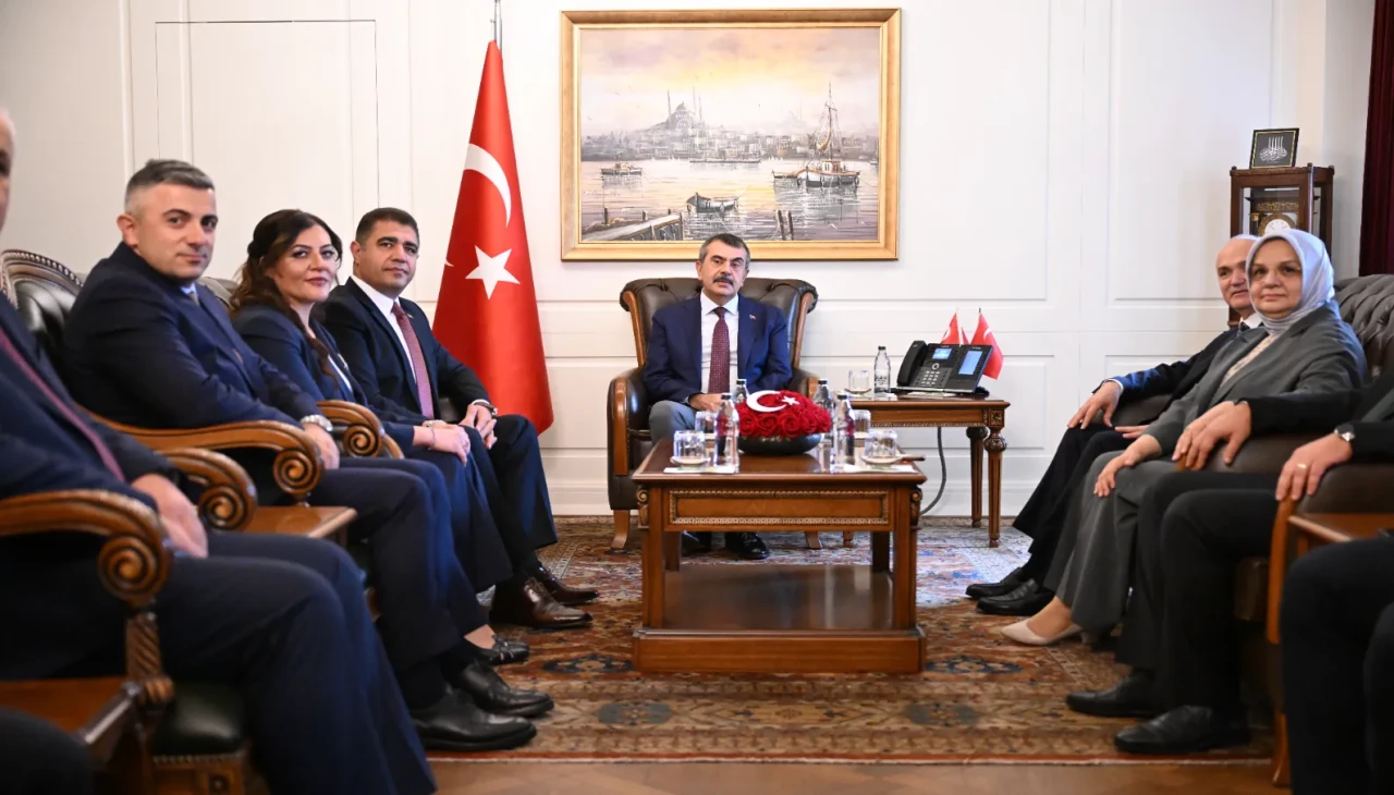 Eğitimde Gelecek İçin Ortak Hedef: Bakan Tekin'den Düzce'ye ziyaret