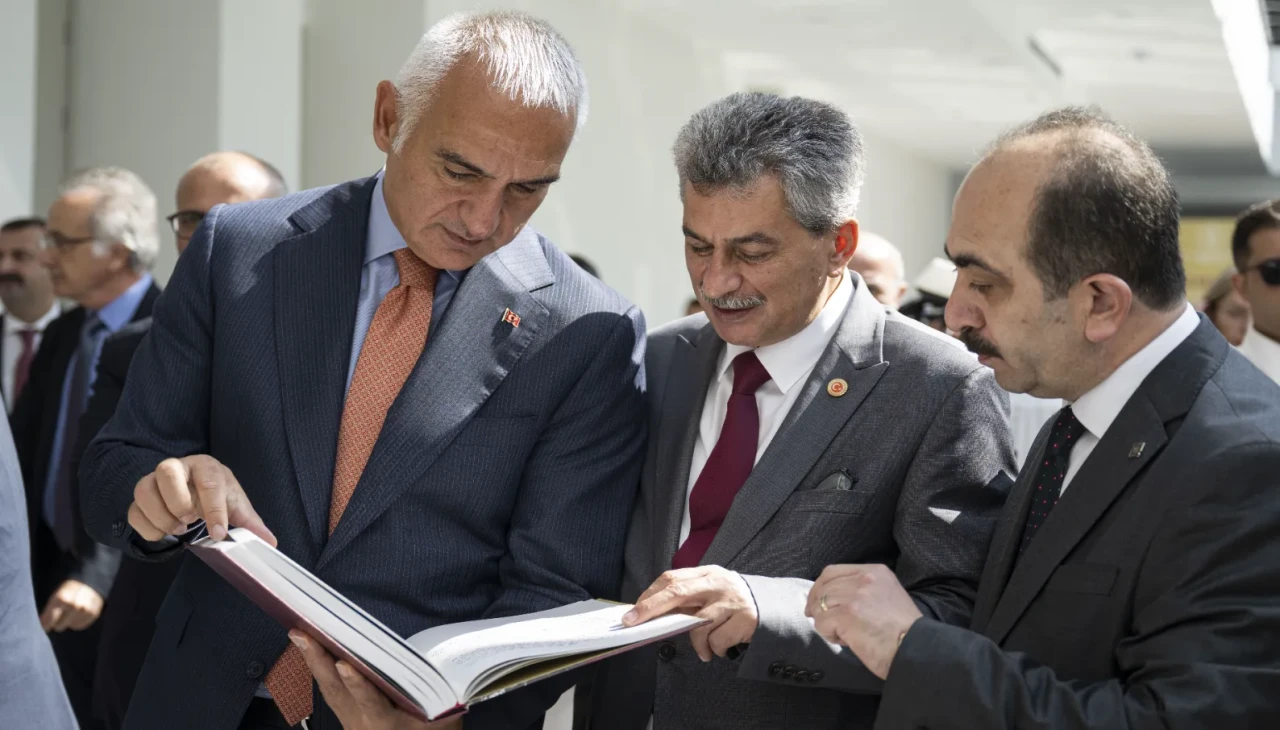 Resimli Türk Abideleri Eserinin tanıtım toplantısı gerçekleştirildi