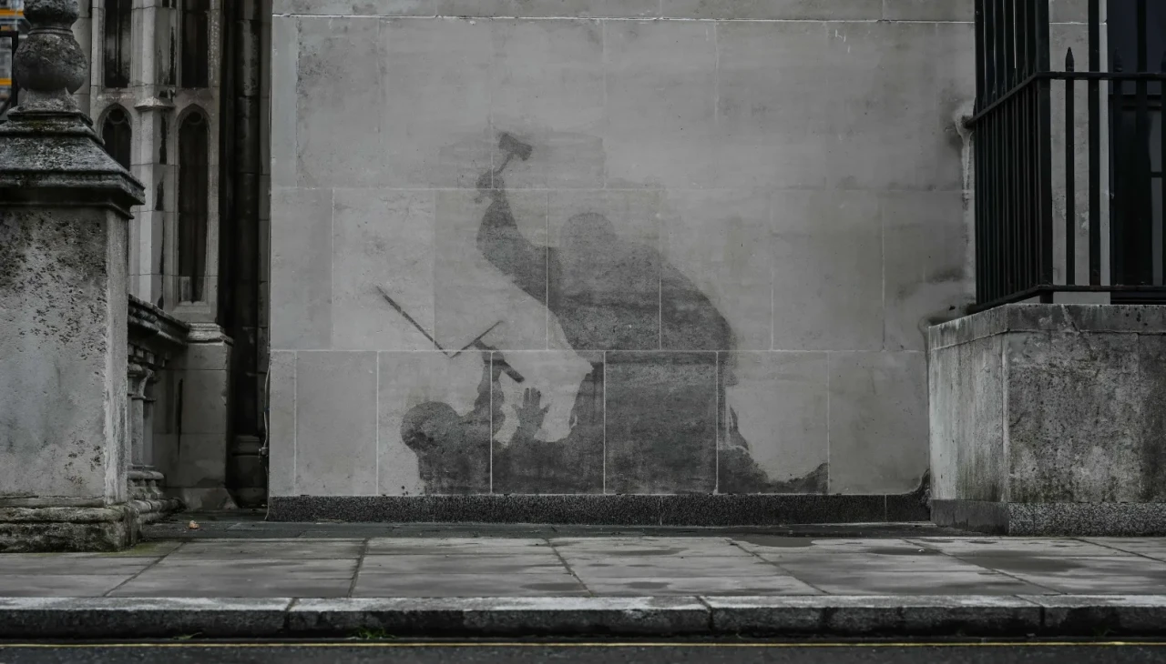 Duvarlar konuştu yetkililer susturdu: Banksy’nin eseri artık yok