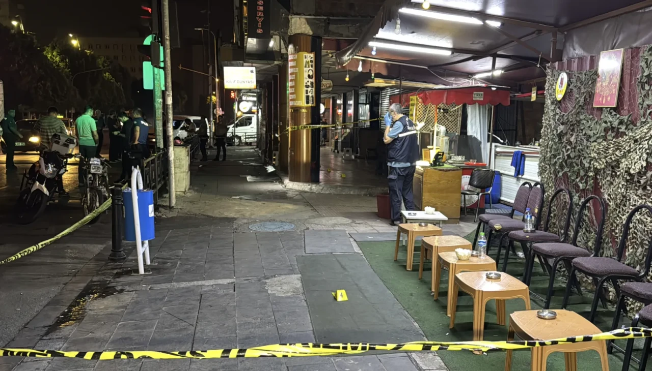 Adana'da çay ocağına silahlı saldırı: 2 yaralı