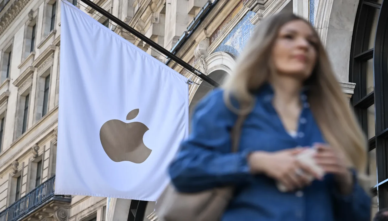 Apple'ın son ürünü iPhone 17 İngiltere'de satışa sunuldu