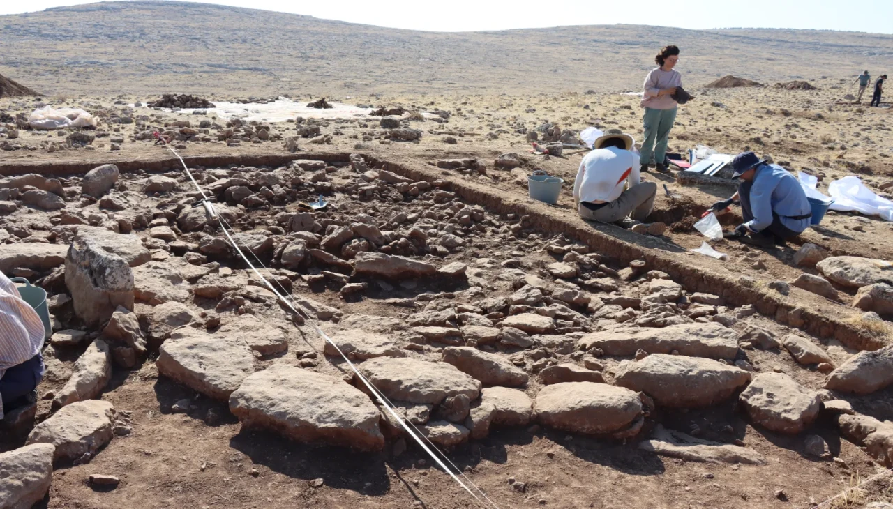 İngiliz Arkeolog Baird Türkiye'deki Mendik Tepe'de tarihe dair önemli bulgulara imza atıyor