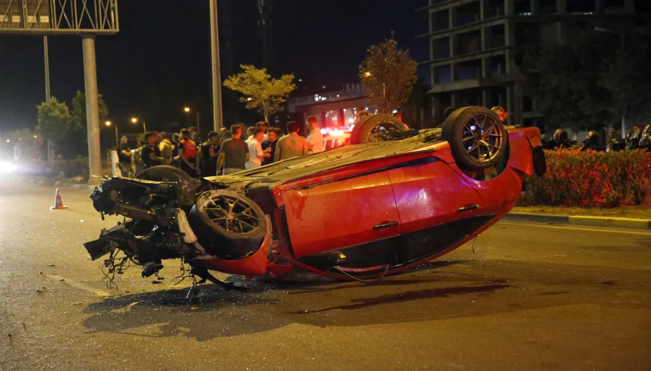 İskenderun'da feci kaza: Yayalara çarpan otomobil 3 can aldı