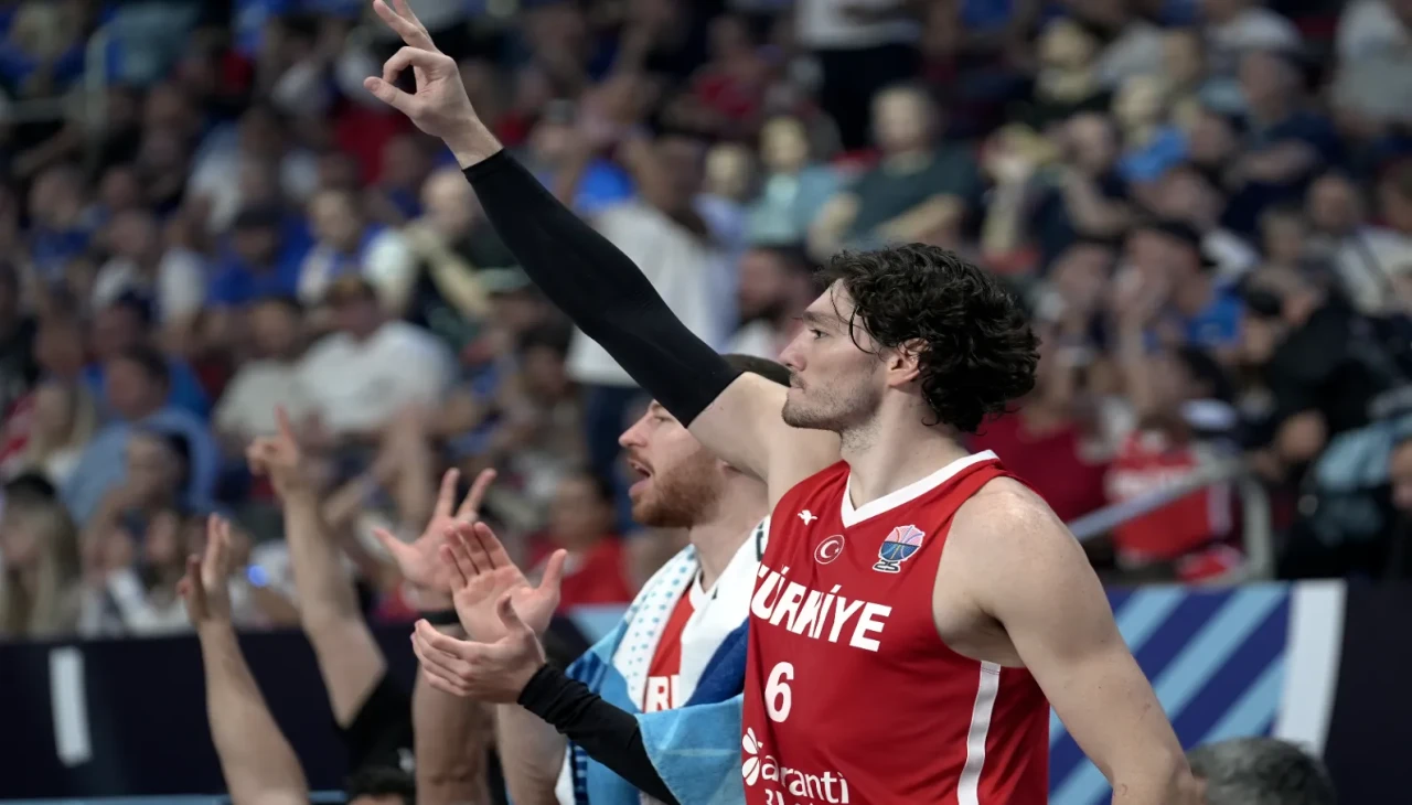 A Milli Basketbol Takımımız Avrupa Basketbol Şampiyonası’nda gruplarda 4’te 4 yaptı !