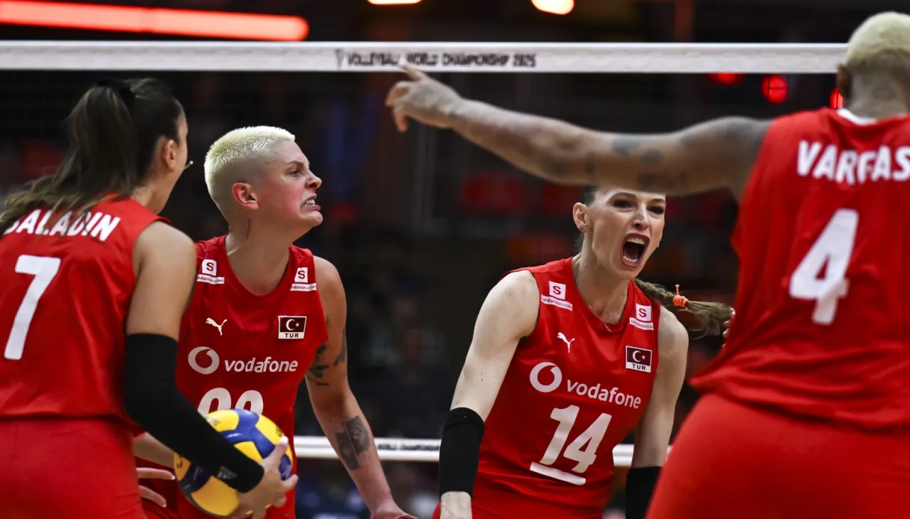 Türkiye Milli Kadın Voleybol Takımı Tarih Yazdı: ABD'yi Yenerek Yarı Finale Yükseldi